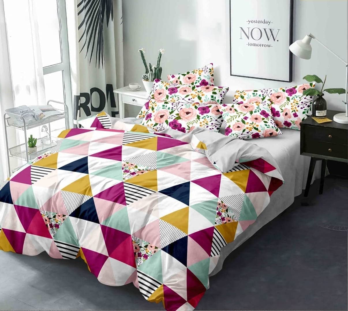 Playful Geometric Print Double Bedsheet With 2 Pillow Covers