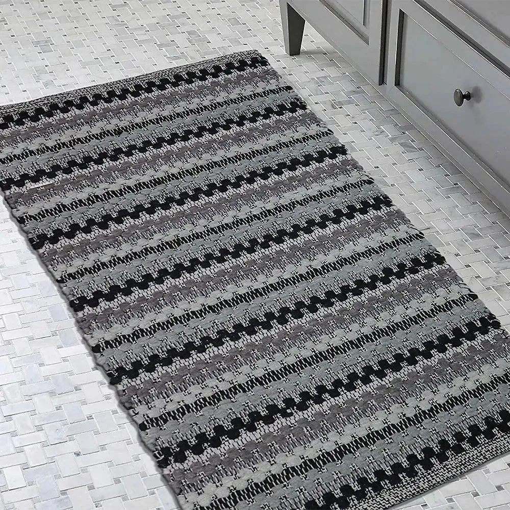 Charcoal Traditional Pattern Handwoven Cotton Area Rug (27 x 45) Inches