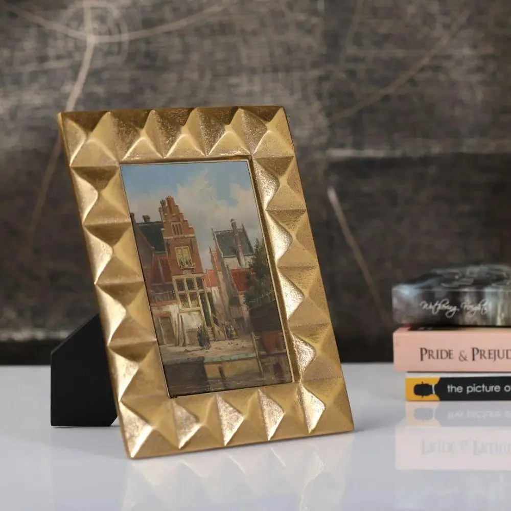 Diamond-Shaped Cut Out Photo Frame (Golden)