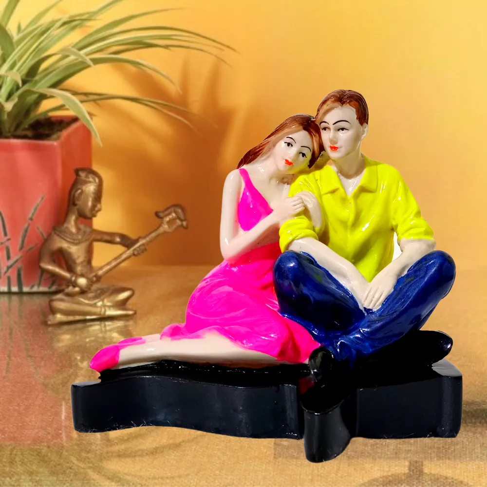 Gorgeous Valentine Couple Miniature Showpieces for Decoration (Multicolour)