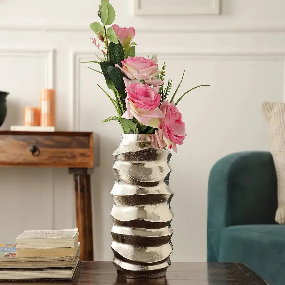 Gorgeous Wavy Vase in Silver Finish