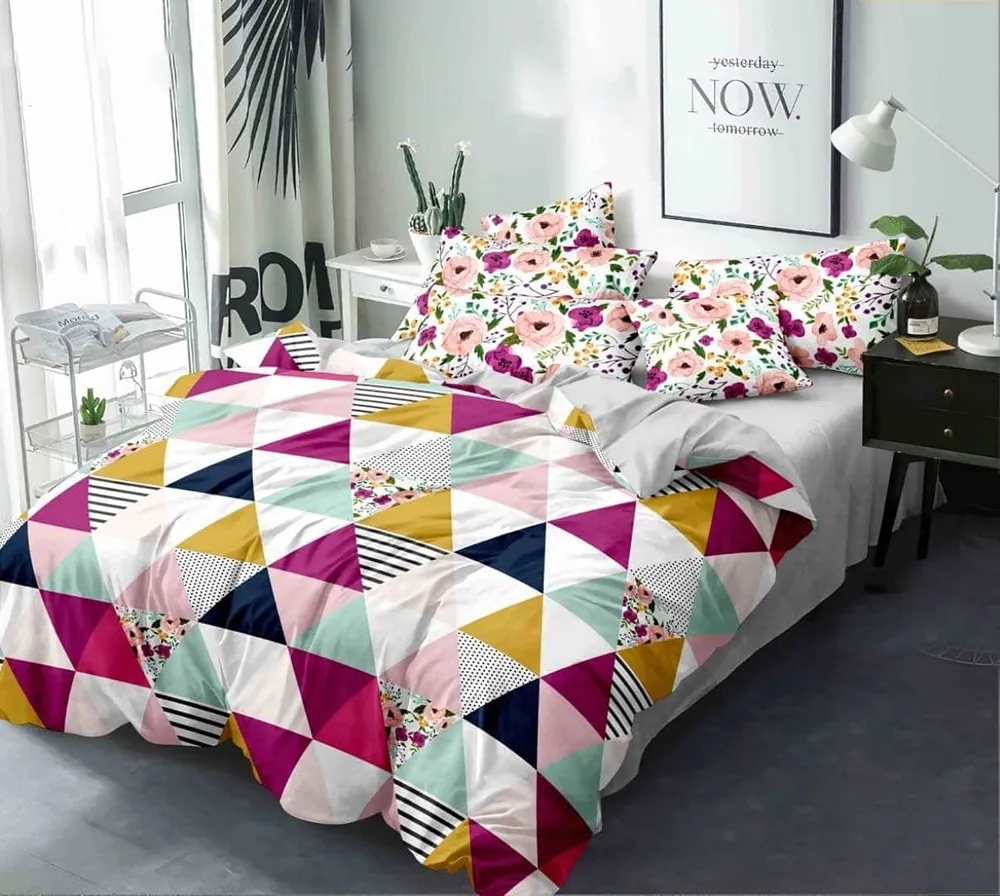 Playful Geometric Print Double Bedsheet With 2 Pillow Covers