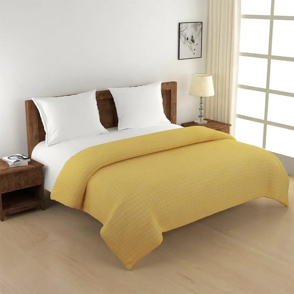 Swayam Geometric Pattern Yellow Double Bed Winter Quilt