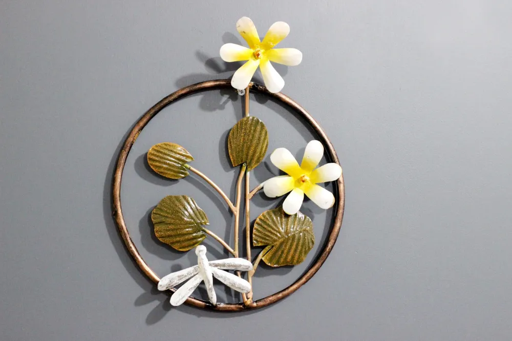 Unique Floral Ringlet Metallic Artwork for Living Area